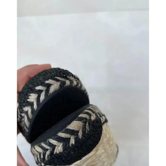 Vince Camuto Womens Slip On Espadrille Snakeskin Signature Shoes Cream Sz 38.5 - Picture 12 of 13